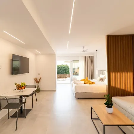Thimios Adults Only Daire